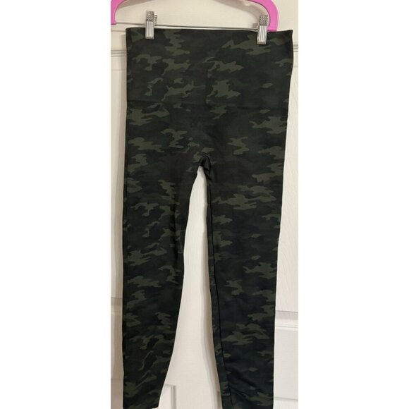 Spanx Dark Greens Camo Leggings for Women, Size Large 23" Inseam - Picture 1 of 6